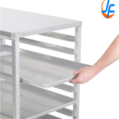 RK Bakeware Trung Quốc-6 Pan End Load Undercounter Công việc trên cùng / Bun Pan Rack với các kênh bên